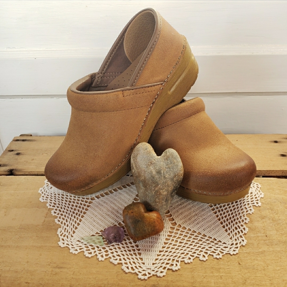 🌻Reserved for Amanda🌻Beeswax Suede Dansko Honey Clog Boho Cottagecore Prairie♡ - Picture 11 of 14